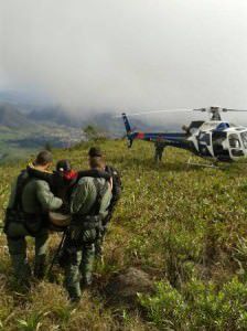 Foi necessário auxilio do helicóptero da Polícia Militar. Foto: Reprodução/Facebook