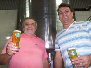 O mestre cervejeiro Emiliano Gaúcho e Carlos Alberto estão a frente do empreendimento