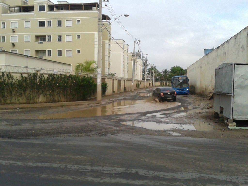 A pavimentação é uma reivindicação antiga dos moradores da rua Fernando Pessoa, em Jardim Limoeiro.