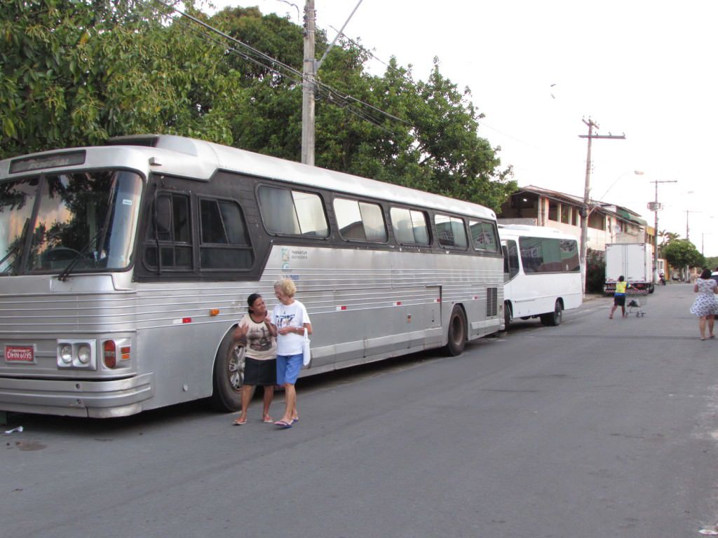 Ônibus abandonados em Laranjeiras, na Serra - ES 