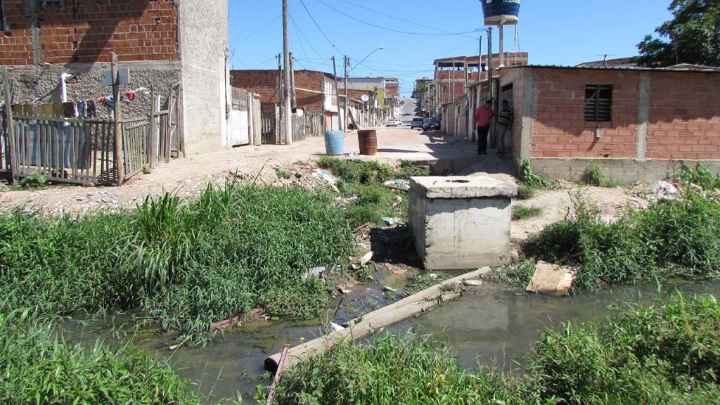 Prefeitura diz que vai demolir casas na beira de córrego. Foto: Fábio Bacelos