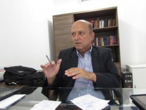 O deputado Lelo Coimbra defende a redução no prazo para migração partidária. Foto: Bruno Lyra