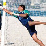 O goleiro Mão é o representante da Serra na seleção brasileira de futebol de areia. Foto: Divulgação