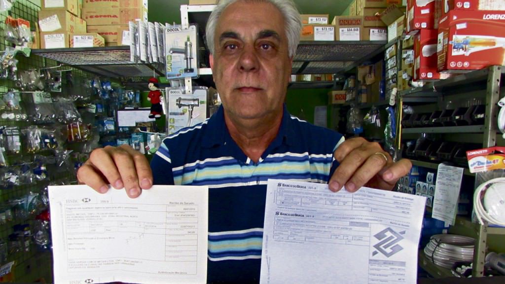 A loja de João Henrique Vargas fi ca na rua Euclides da Cunha, que é próxima a avenida Central, e mesmo assim tem recebido contas com atraso. Foto: Fábio Barcelos