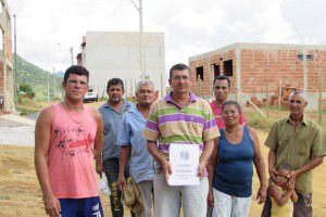 Após o leilão, moradores temem perder seus imóveis. Foto: Bruno Lyra