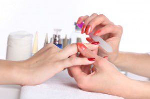 O curso de manicure é uma das opções oferecidas pelo projeto. Foto: Divulgação