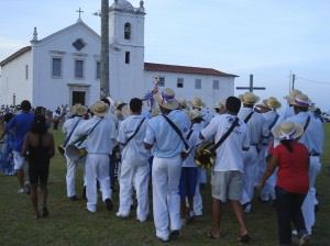Em Nova Almeida, os conguistas se reúnem em frente a Igreja de Reis Magos. Foto: Arquivo TN/Vilson Vieira Jr.