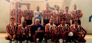 Time treinado pelo professor Jarbas no no estadual de handebol de 1998. Foto: Divulgação