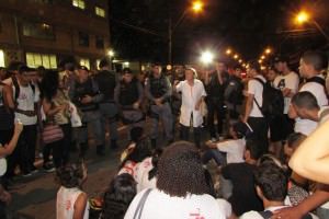 Manifestantes fazem protesto agora à noite na Rodovia Norte Sul. Foto: Fábio Barcelos