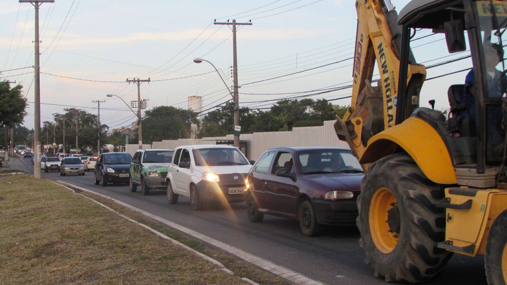 Trânsito no final da tarde desta terça-feira (31): dura rotina para moradores. Foto: Fábio Barcelos