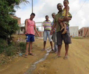 Moradores reclamam da falta de infraestrutura em Jardim Serra Verde. Foto: Bruno Lyra