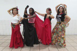 Alunas que participam da Dança Cigana, em Laranjeiras. Foto: Fábio Barcelos