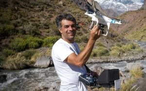 Joel e seu drone em ação na Cordilheira dos Andes no Chile. Foto: Arquivo pessoal