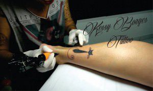 A tatuagem será feita por Kessy Borges. Foto: Divulgação