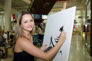 A artista plástica Pâmela Reis pintará ao vivo no local. Foto: Divulgação