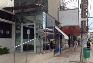 O Centro Clínico de Laranjeiras fica na Avenida Central. Foto: Ana Clara Caldeira
