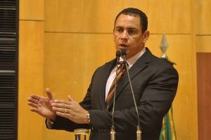 O deputado Da Vitória (PDT) justifica que o uso de logomarcas é muito oneroso aos cofres públicos. Foto: Divulgação