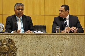 O deputado Nunes (PT) preside a Comissão de Defesa da Cidadania, enquanto da Vitória  (PDT) é autor da Lei 10.222/2014