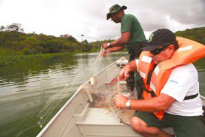 Fiscais em Ação na lagoa Jacuném: criação da guarda pode reforçar o trabalho de proteção ambiental na Serra. Foto: Divulgação/ PMS 