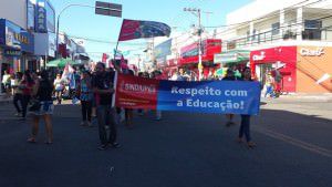 Manifestação segue da Av. Central de Laranjeiras em direção ao Terminal de Laranjeiras. Foto: Clarice Poltronieri