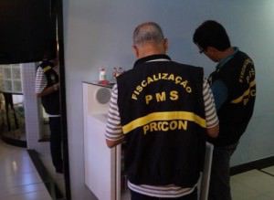 Fiscais do Procon em ação no município. Foto: Divulgação/PMS