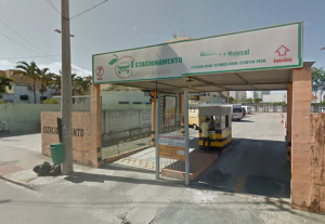 Estacionamento pago em área da Associação de Moradores de Laranjeiras na Serra. Foto: Divulgação / Google Street View 