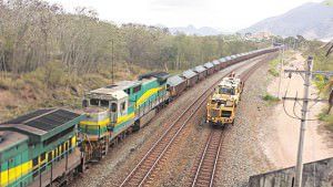 Transporte de minério na estrada Vitória Minas: as audiências públicas para a nova ferrovia acontecem entre junho e agosto. Foto: Bruno Lyra  