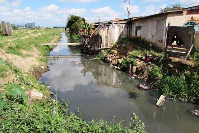 Na foto, valão em José de Anchieta II. Foto: Gabriel Almeida
