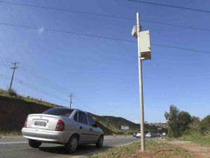 Vereador da Serra defende a instalação dos sinais luminosos a fim de alertar motoristas sobre a presença de radares. Foto: Arquivo TN/Bruno Lyra