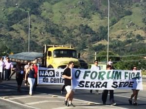 Movimento contrário à transferência do Fórum, em caminhada entre Campinho da Serra e a sede do município. Foto: Divulgação Leitor