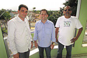 Marcio e Andriano estão à frente de bairros típicos de classe média, enquanto Carioca, representa uma associação que inclui grupos populares