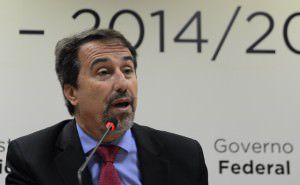 O ministro Gilberto Occhi disse que vai beber água do rio Doce e comer peixe em Colatina. Foto: Agência Brasil