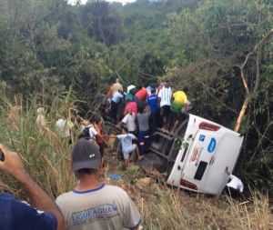 Situação de desespero entre passageiros do Transcol. Foto: Divulgação/Internauta