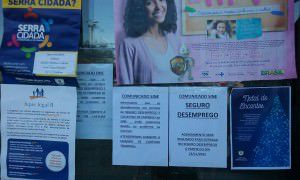 O cartaz está afixado na entrada do órgão. Foto: Divulgação leitor