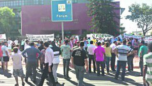 EM SETEMBRO lideranças políticas, comunitárias e moradores da Sede fizeram protestos e caminhada contra a possível saída do Fórum