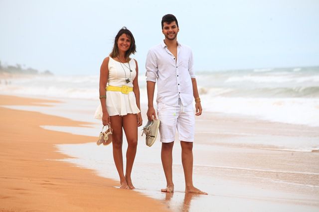 Cristina e Cadu já estão prontos para recepcionar o ano novo: as cores nude e branco foram as escolhidas pelos amigos. Foto: Edson Reis