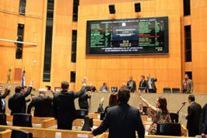 Na sessão desta quarta-feira (9) deputados aprovaram o orçamento estadual 2016 e o PPA 2016-2019. Foto: Divulgação