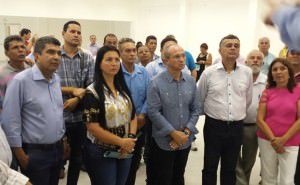 Diversas autoridades compareceram à solenidade de entrega das obras da escola em Planalto Serrano. Foto: Conceição Nascimento