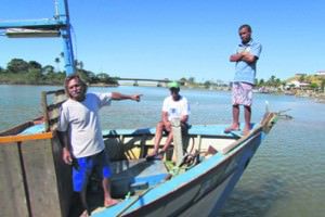 Nova Almeida: pescadores do balneário que foi o primeiro a ser atingido por residuos da lama da Samarco (Vale/BHP) 