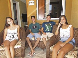 Os jovens Lara, Bruno, Murilo e Helena defendem que a chegada à vida adulta é determinada mais pela atitude do que idade. Foto: Fábio Barcelos