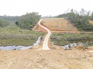 Impacto da terraplanagem para o Contorno de Jacaraípe: proposta pode afrouxar licenças para obras como esta no Brasil. Foto: Arquivo TN Fabrício Ribeiro