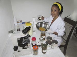 Denize trabalhava num laboratório de bioquímica e aproveitou a experiência para criar a Nativa Saboaria Artesanal. Foto: Fábio Barcelos