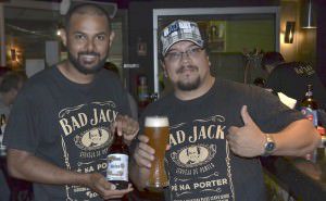 Maurício e Jackson fazem da produção artesanal da Bad Jack um hobby. Foto: Ana Paula Bonelli