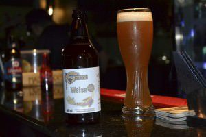 A Weiss é uma cerveja clara de trigo com gengibre que tem 4,7% de álcool em sua composição. Foto: Ana Paula Bonelli