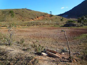 Sem uma sequência de chuvas expressivas desde dezembro de 2013, lagoa secou no Queimado, região rural da Serra. Foto: Arquivo TN / Bruno Lyra