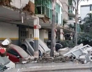 O desastre do condomínio de luxo Grand Parc, em Vitória, deixou uma pessoa morta e quatro feridas, além de centenas de desalojados. Foto: Divulgação Whatsapp