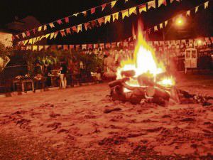 As três  festas  terão a tradicional fogueira e ainda barracas com comidas e bebidas. Foto: Reprodução Internet