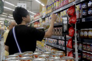 Consumidora sente o impacto do extremo do clima no próprio bolso. Foto: Divulgação Agência Brasil