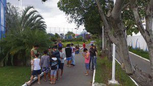 Na tarde da última quinta (4), só se via gente com celular no Parque da Cidade. Foto: Divulgação leitor