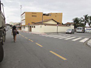 Dois casos aconteceram na rua Machado de Assis e o clima é de medo, principalmente entre as mulheres sozinhas em carros. Foto: Fábio Barcelos 